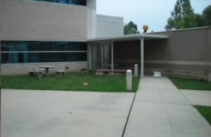 The courtyard in 2009 before Mehring designed the garden.